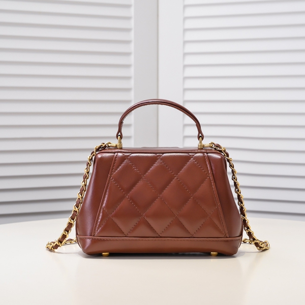 シャネルバッグ側面デザイン